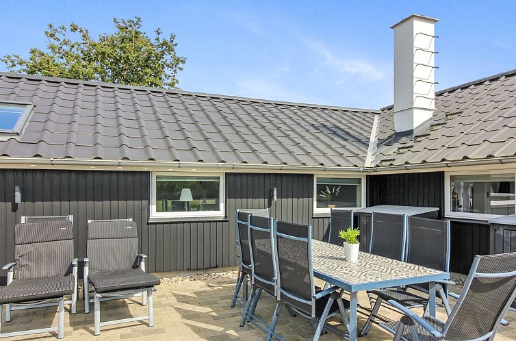 Vakantiehuis "Harmen" - 1.1km from the sea