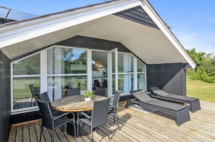 Vakantiehuis "Harmen" - 1.1km from the sea