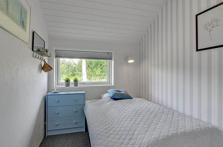 Vakantiehuis "Harmen" - 1.1km from the sea