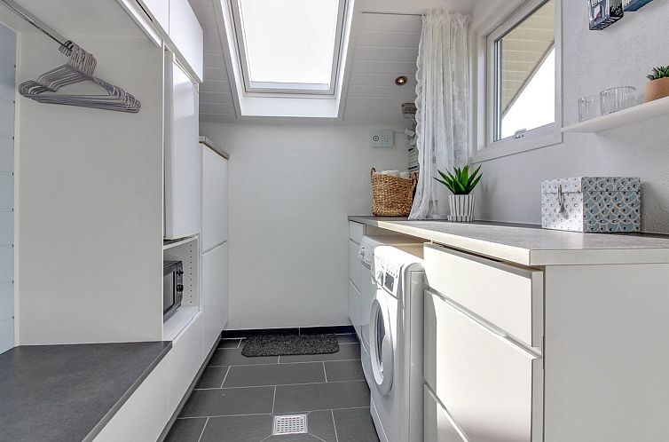 Vakantiehuis "Harmen" - 1.1km from the sea