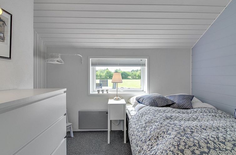 Vakantiehuis "Harmen" - 1.1km from the sea