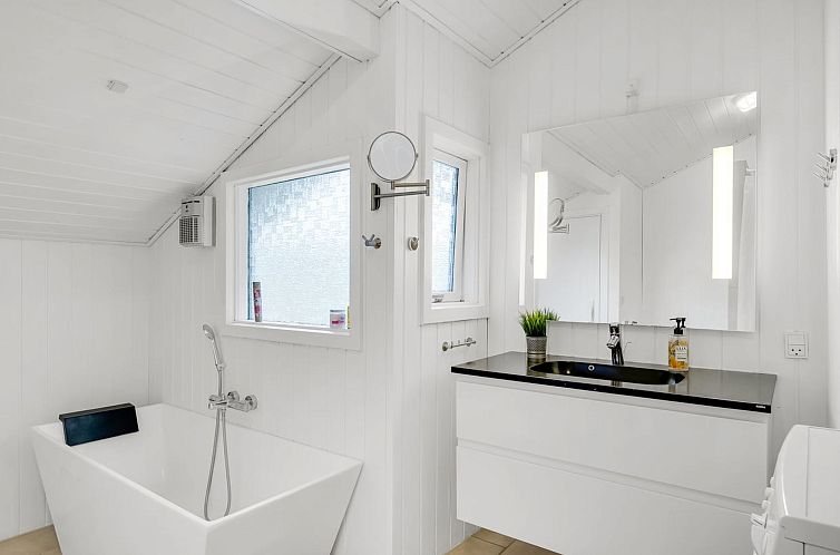 Vakantiehuis "Bothilda" - 660m from the sea