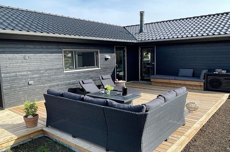 Vakantiehuis "Hinda" - 1.2km from the sea