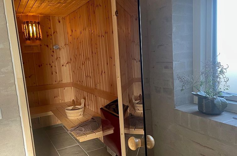 Vakantiehuis "Hinda" - 1.2km from the sea