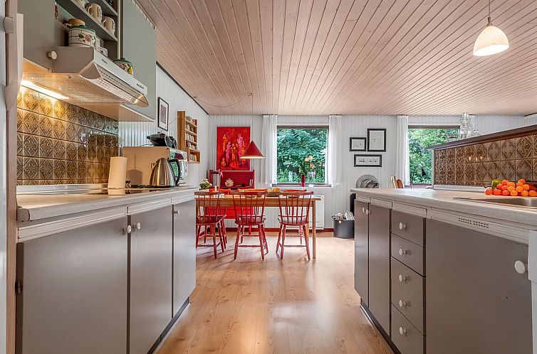 Vakantiehuis "Wenche" - 840m from the sea