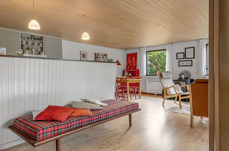 Vakantiehuis "Wenche" - 840m from the sea