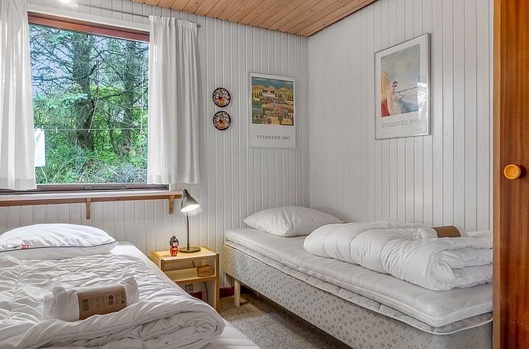 Vakantiehuis "Wenche" - 840m from the sea