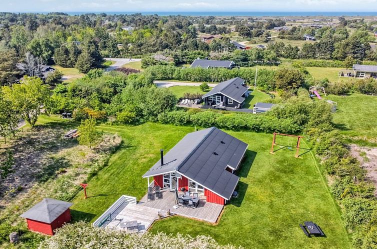 Vakantiehuis "Menka" - 1.3km from the sea