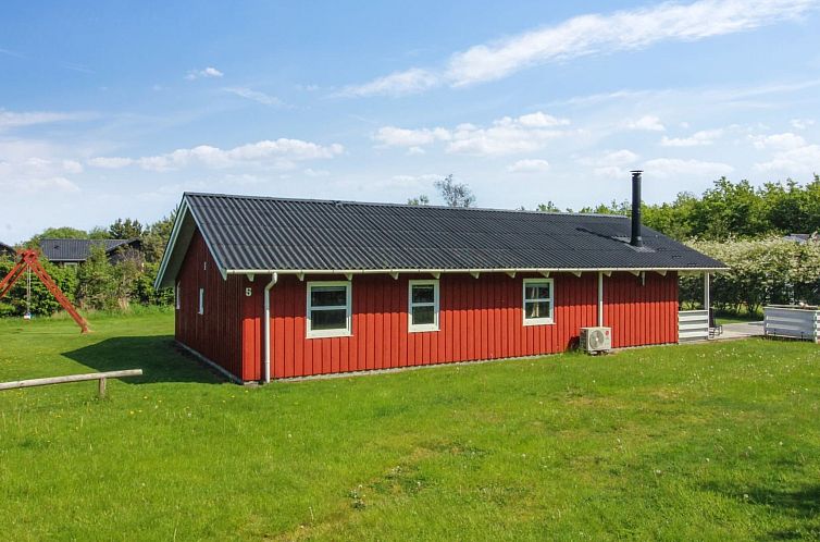 Vakantiehuis "Menka" - 1.3km from the sea