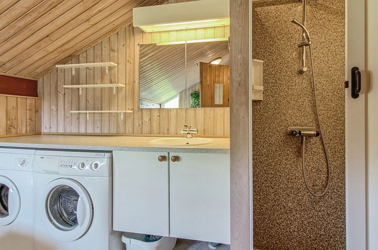 Vakantiehuis "Menka" - 1.3km from the sea