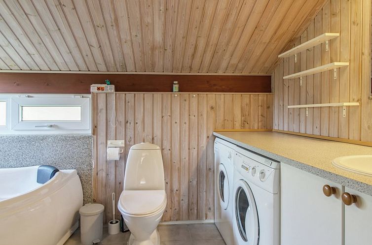 Vakantiehuis "Menka" - 1.3km from the sea