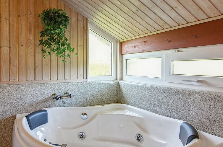 Vakantiehuis "Menka" - 1.3km from the sea