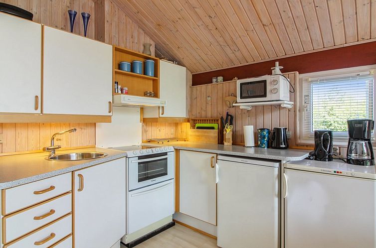 Vakantiehuis "Menka" - 1.3km from the sea