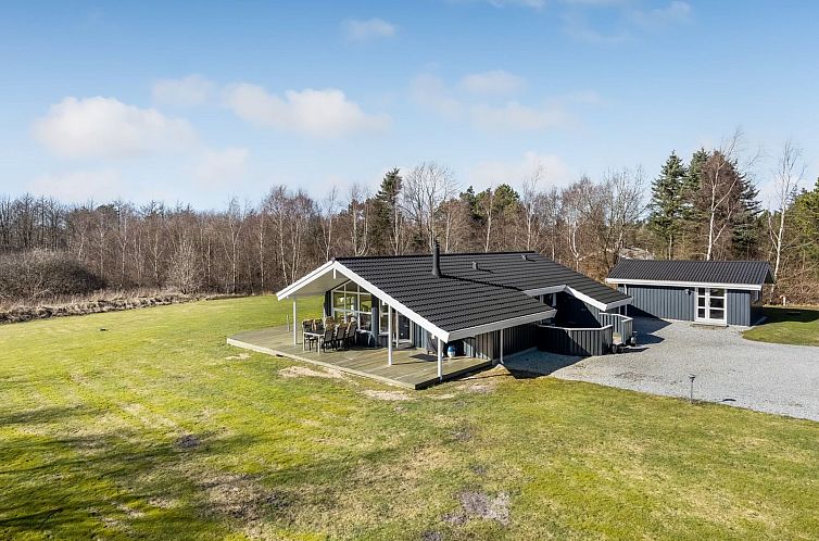 Vakantiehuis "Aswaldi" - 1.5km from the sea