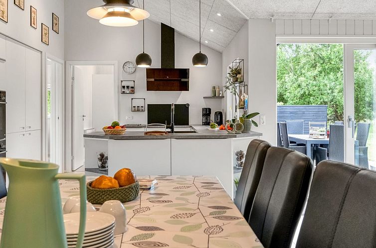 Vakantiehuis "Frederikke" - 990m from the sea