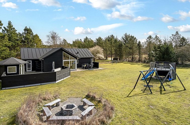 Vakantiehuis "Sunna" - 1.2km from the sea