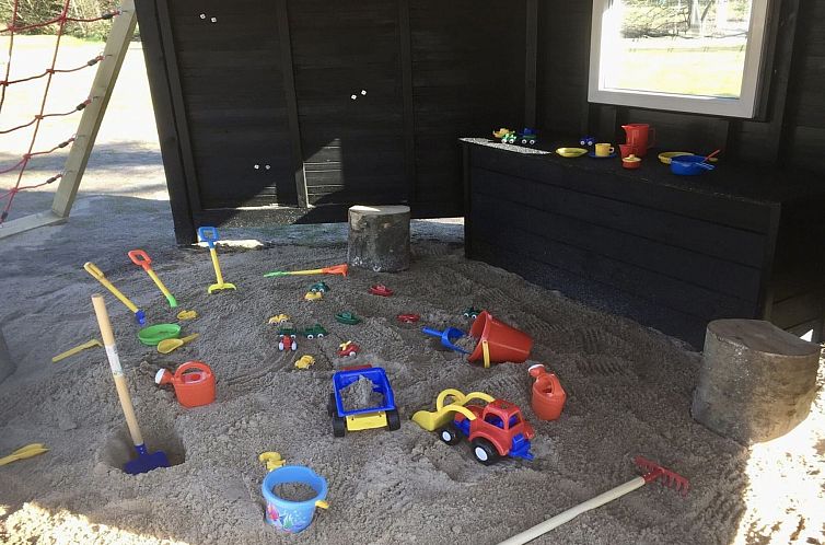 Vakantiehuis "Sunna" - 1.2km from the sea