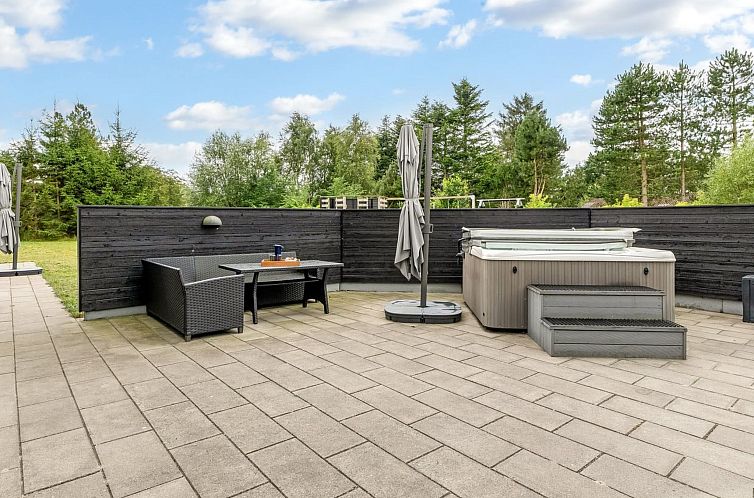 Vakantiehuis "Sunna" - 1.2km from the sea