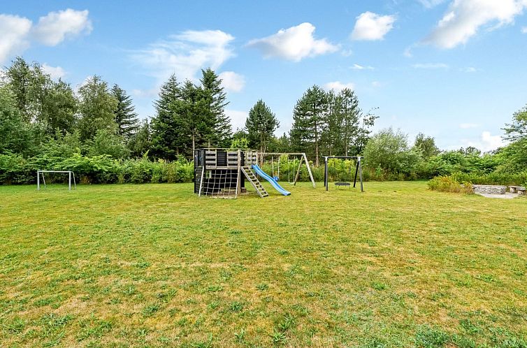 Vakantiehuis "Sunna" - 1.2km from the sea