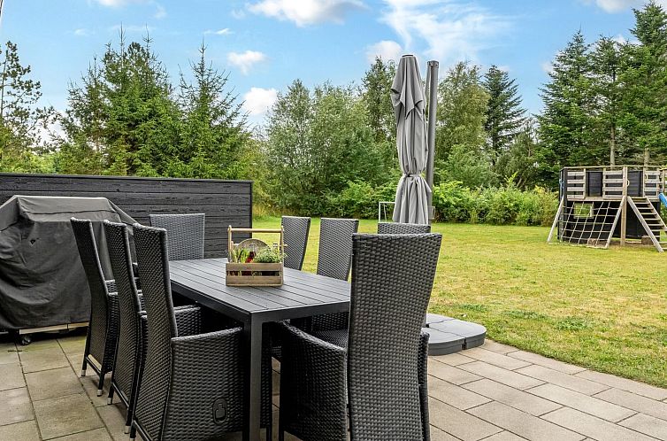 Vakantiehuis "Sunna" - 1.2km from the sea