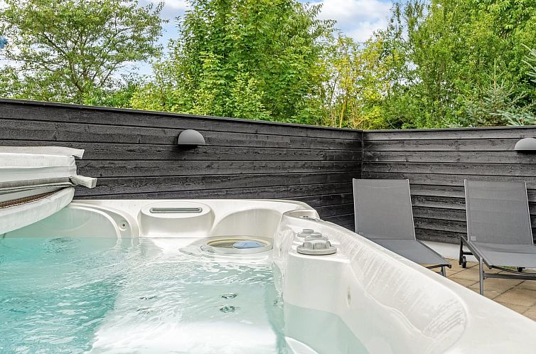 Vakantiehuis "Sunna" - 1.2km from the sea