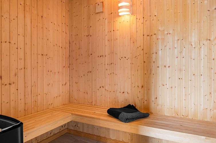 Vakantiehuis "Sunna" - 1.2km from the sea