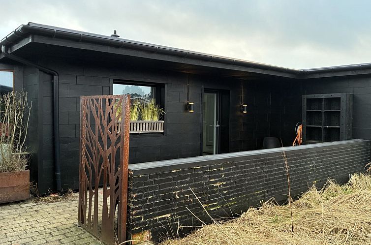 Vakantiehuis "Falk" - 900m from the sea