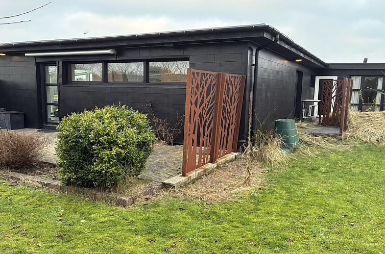 Vakantiehuis "Falk" - 900m from the sea