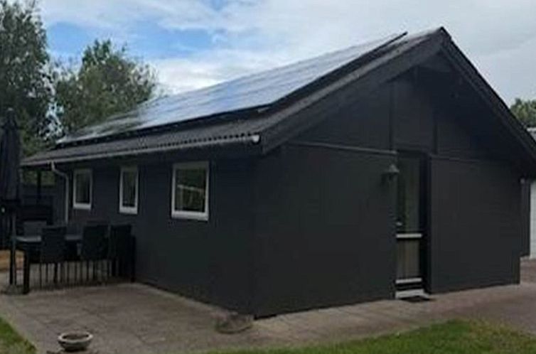 Vakantiehuis "Sibyll" - 1km from the sea