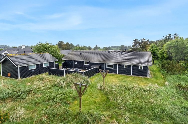 Vakantiehuis "Leya" - 1.2km from the sea