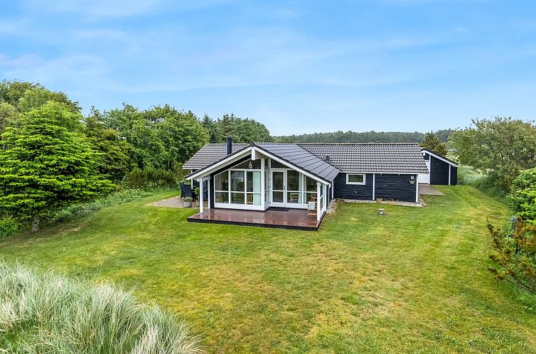 Vakantiehuis "Leya" - 1.2km from the sea