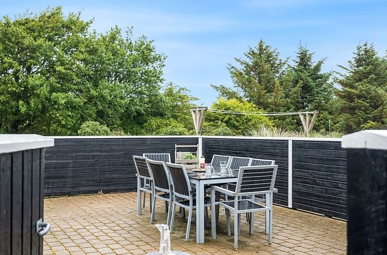 Vakantiehuis "Leya" - 1.2km from the sea