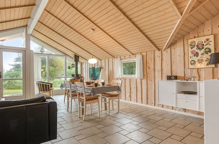 Vakantiehuis "Leya" - 1.2km from the sea