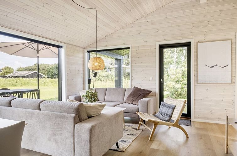 Vakantiehuis "Leya" - 1.2km from the sea