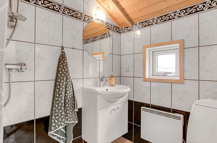 Vakantiehuis "Leya" - 1.2km from the sea