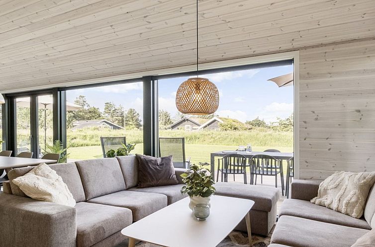 Vakantiehuis "Leya" - 1.2km from the sea