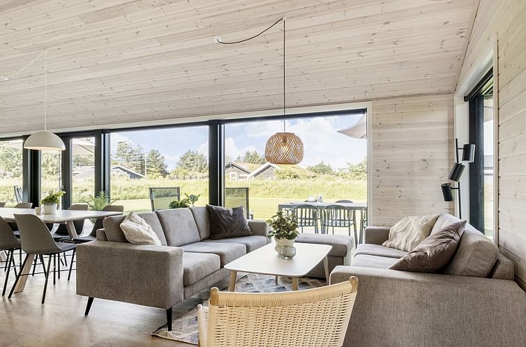 Vakantiehuis "Leya" - 1.2km from the sea