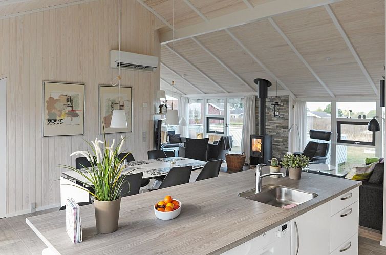 Vakantiehuis "Mathias" - 625m from the sea