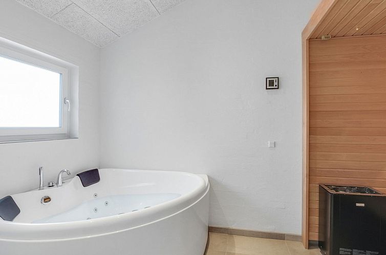 Vakantiehuis "Grith" - 1km from the sea