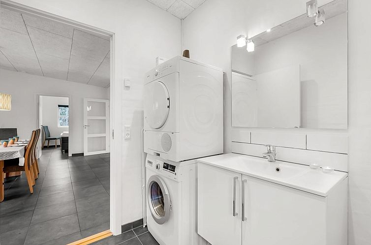 Vakantiehuis "Jarven" - 500m to the fjord