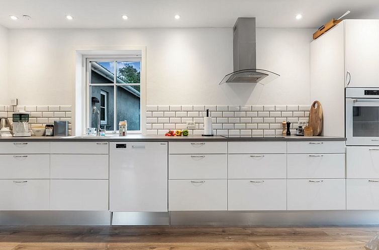 Vakantiehuis "Nanja" - 250m from the sea