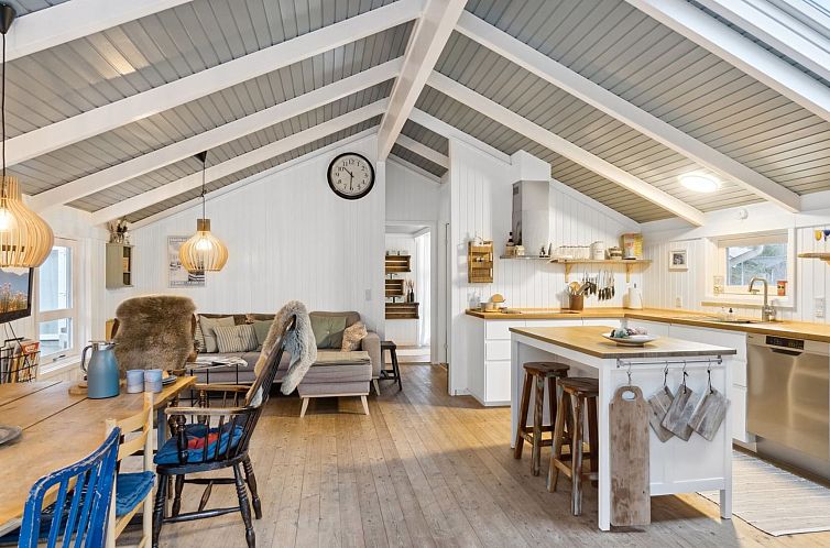 Vakantiehuis "Pauliina" - 500m from the sea