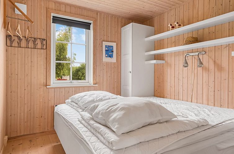 Vakantiehuis "Thine" - 800m from the sea