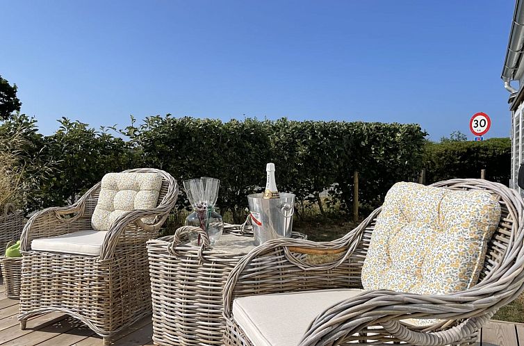 Vakantiehuis "Eivi" - 150m from the sea