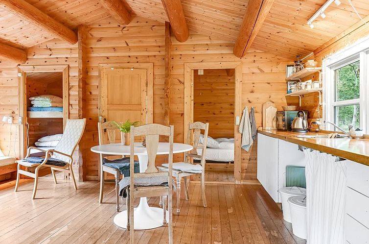 Vakantiehuis "Juho" - 700m from the sea