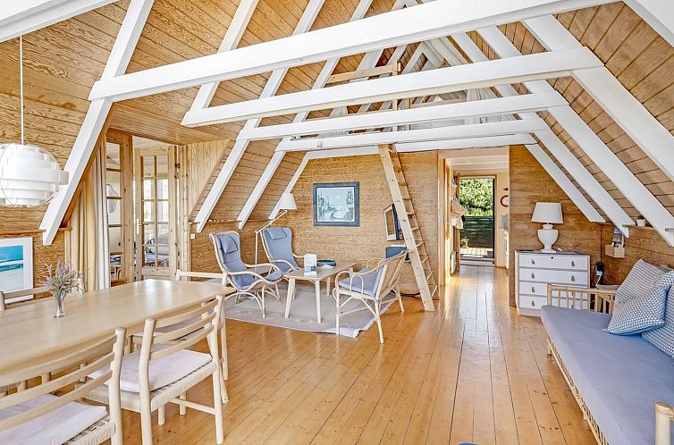 Vakantiehuis "Ariana" - 150m from the sea