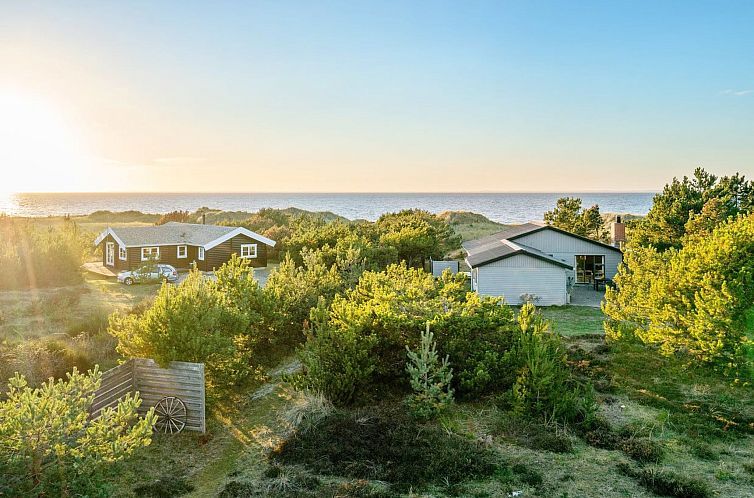 Vakantiehuis "Ariana" - 150m from the sea