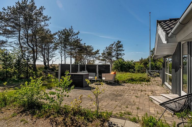 Vakantiehuis "Tishon" - 100m from the sea