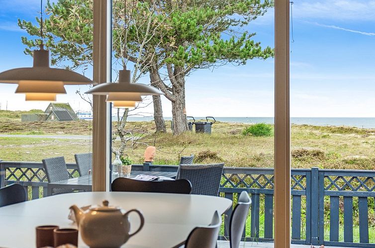 Vakantiehuis "Djuna" - 200m from the sea