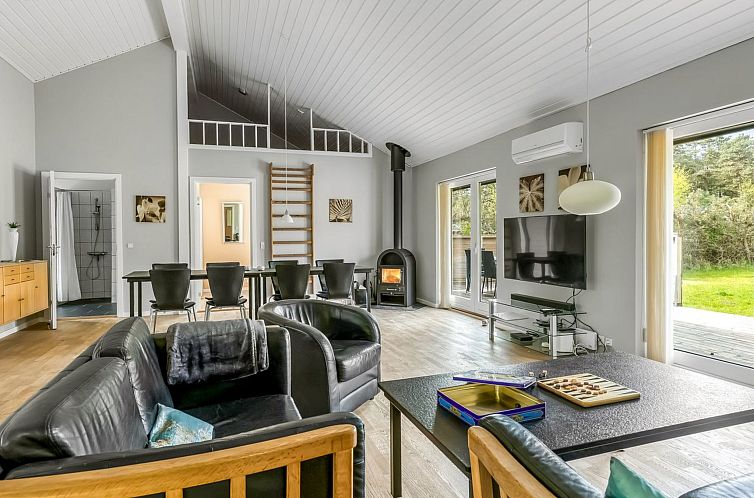 Vakantiehuis "Ellie" - 300m from the sea